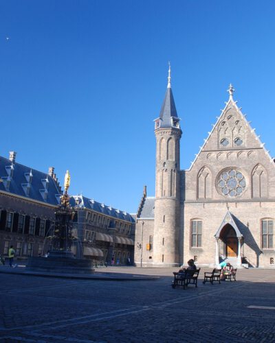 courtyard-591425_1280